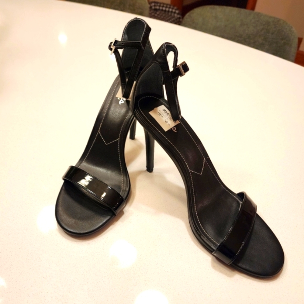 NWT Charles by Charles David Black Strappy Heels, Sz 10